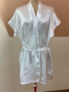 So Sexy White Satin Robe Kimono Short Sleeve Size M Bridal Bachelorette Brazil